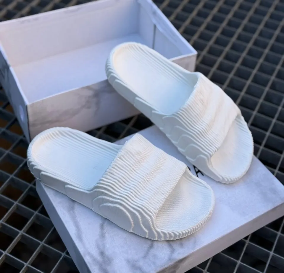 Shapka adidas View